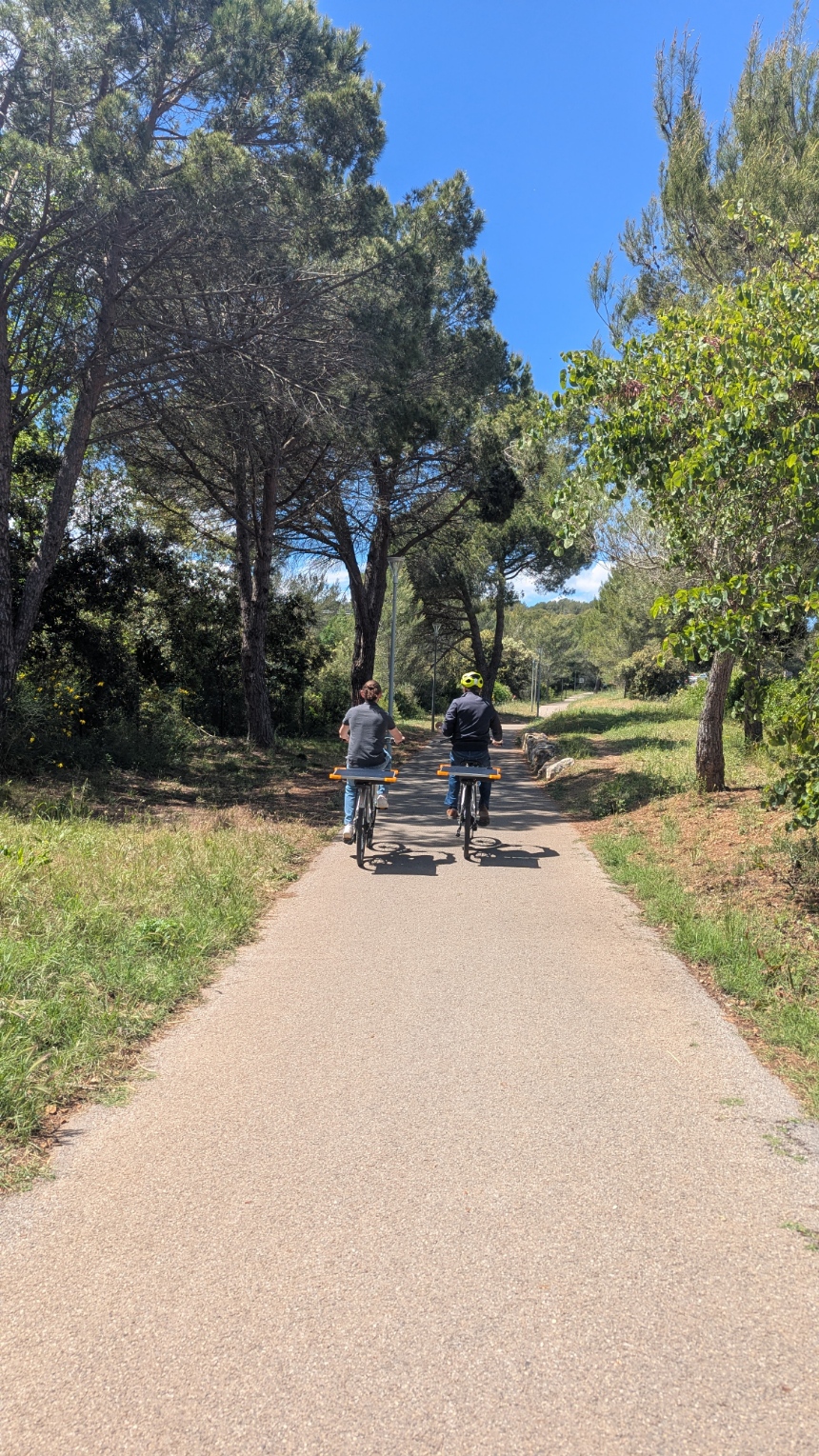 Axel et Rico à vélo